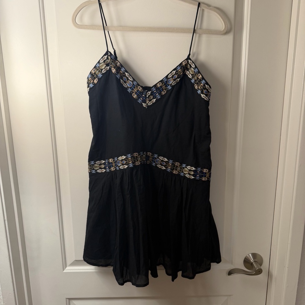 Abercrombie & Fitch V-Neck Flowy Mini Skort - Picture 5 of 8